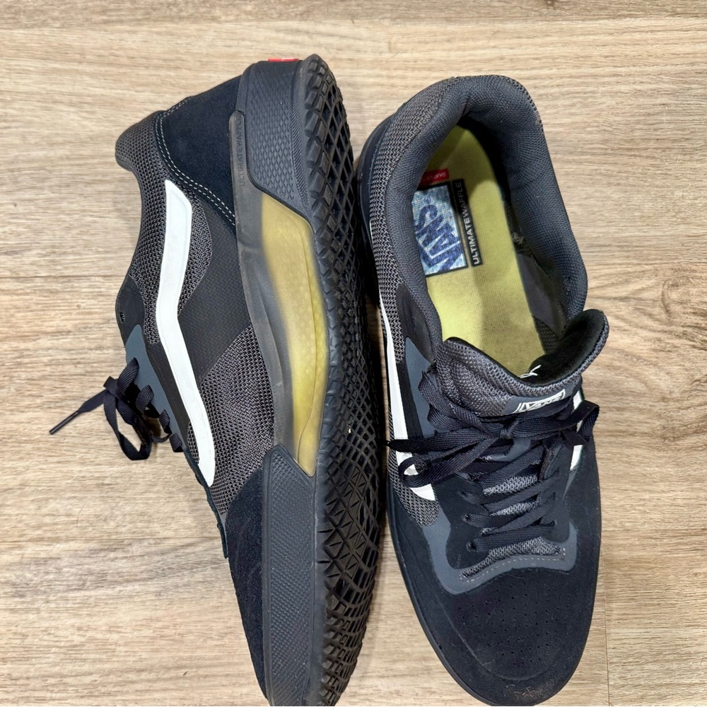 Vans AVE 2.0 Men's Black and White Sneakers